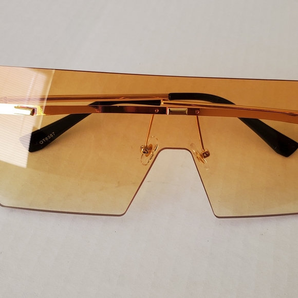 Sunglasses - Picture 5 of 6